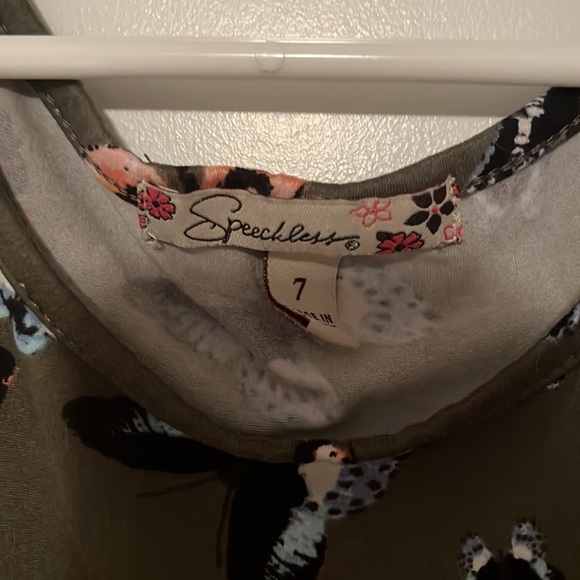 Girls dress with butterflies - Picture 2 of 5